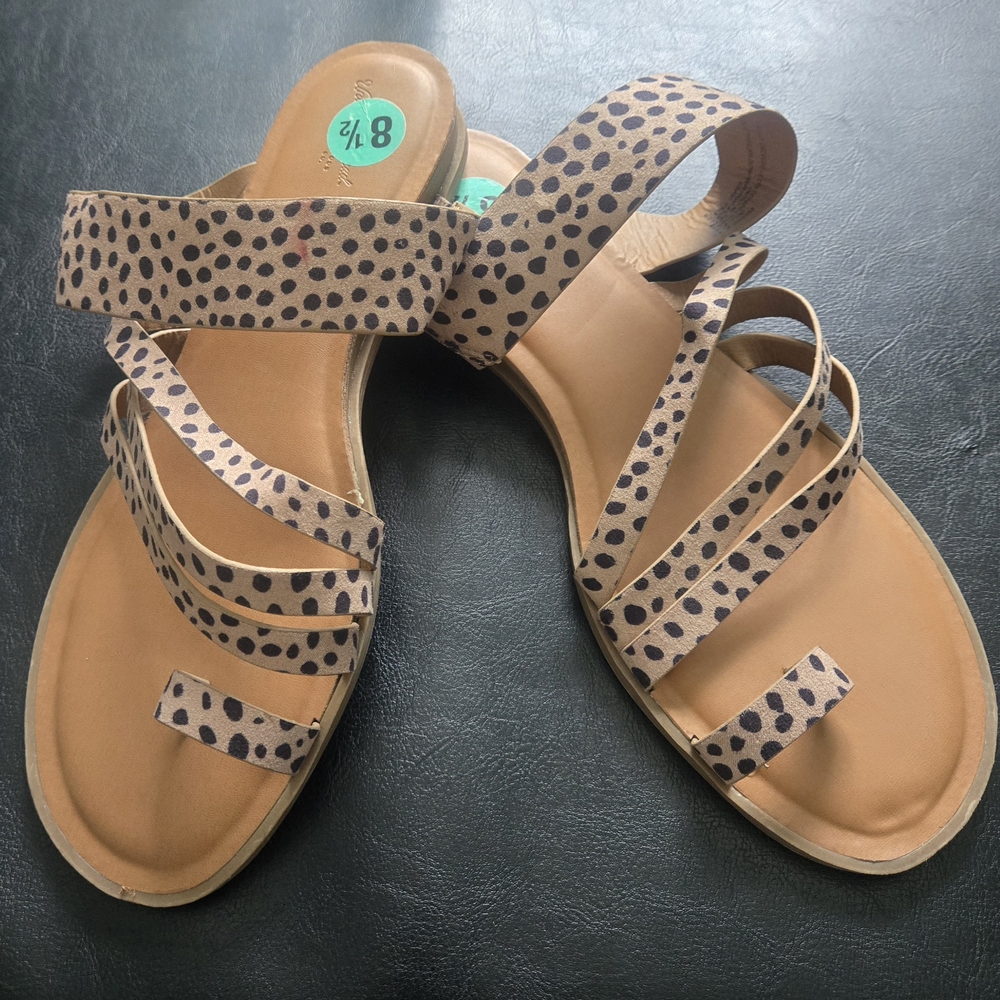 Universal Thread Sandals - image 1